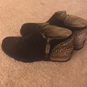 Sorel short boots size 8